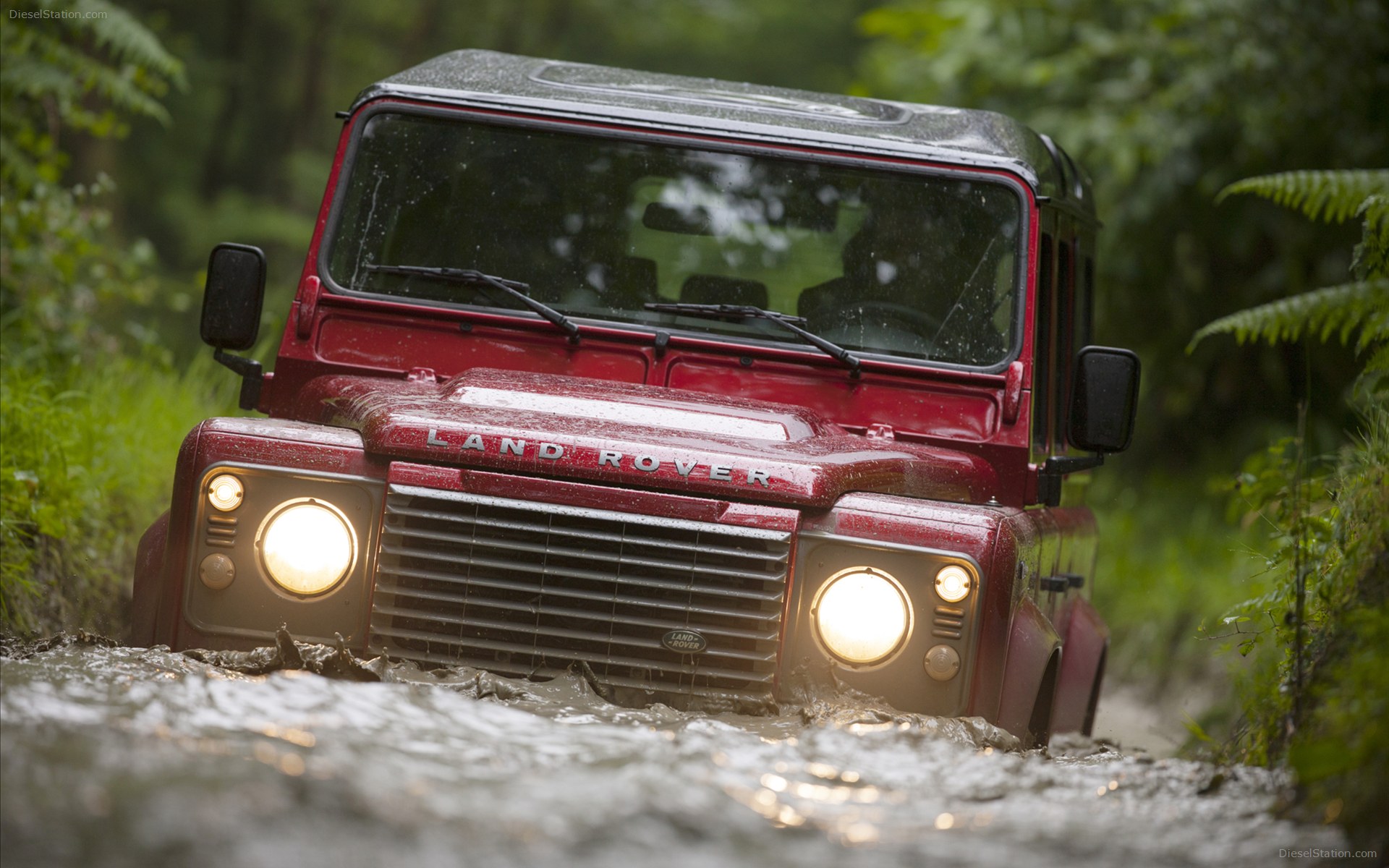 Land Rover Defender 2013